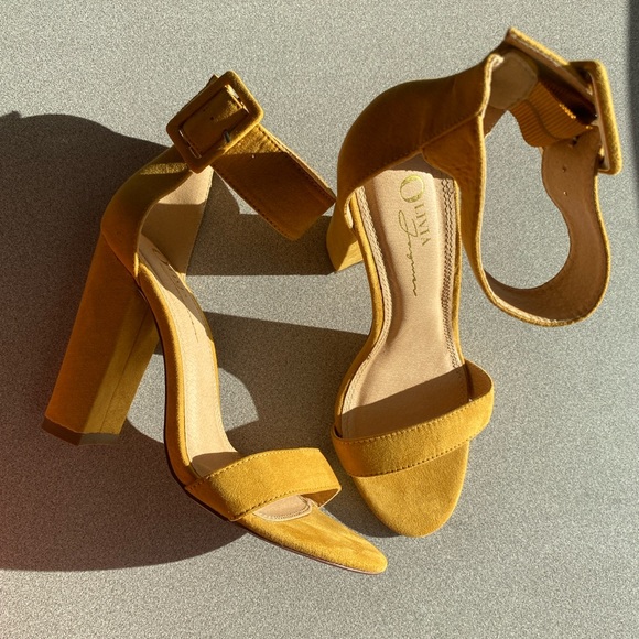 6” strap heels gently used ✨ - Picture 1 of 3